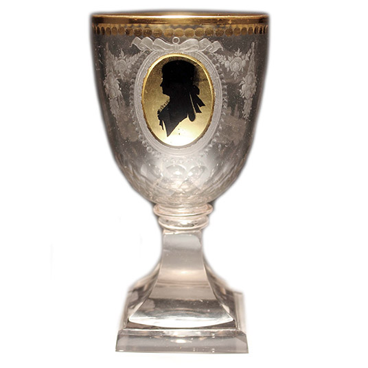 Glas Glas im Auktionshaus Yves Siebers in Stuttgart.